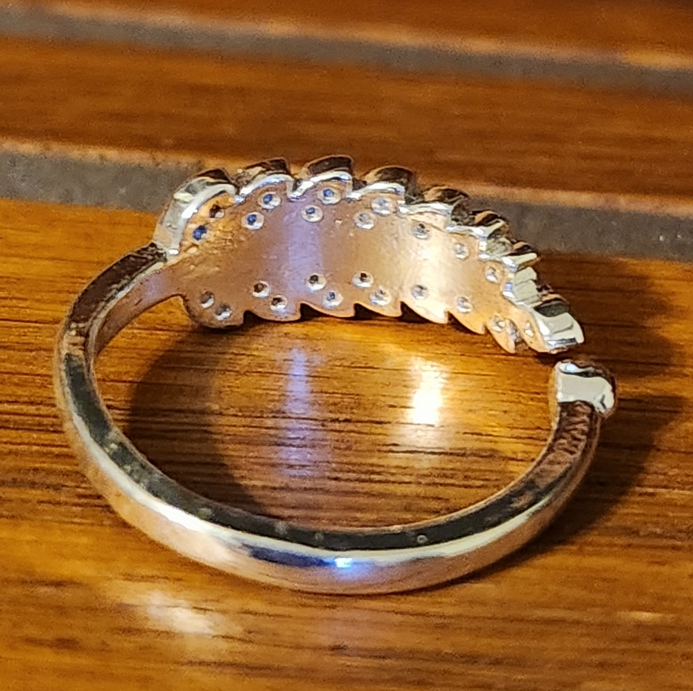 Intricate Silver Leaf Ring Size 5 - Picture 4 of 4